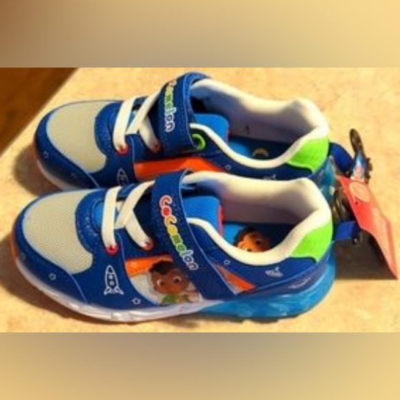 Cocomelon Toddler Boys Light Up Athletic Sneaker - Picture 6 of 6